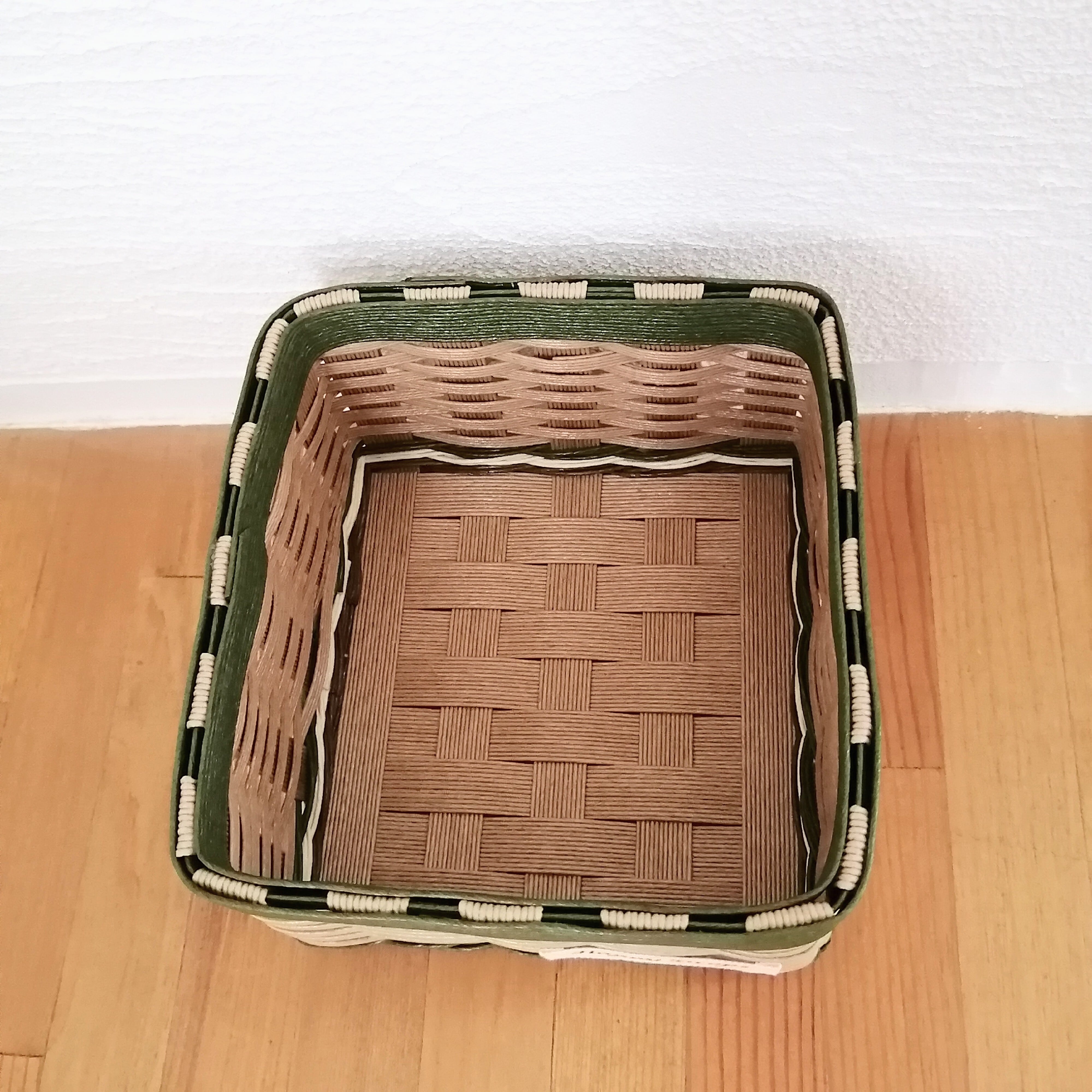 おしゃれなクラフトバンドかごM☆モスグリーンの四角い小物入れ