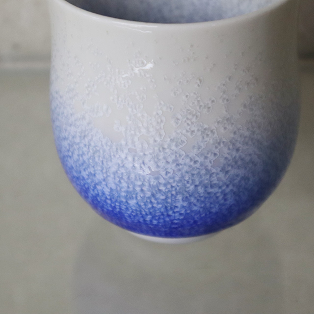 有田焼　丸湯呑　藍染水滴（木箱付）　18-069