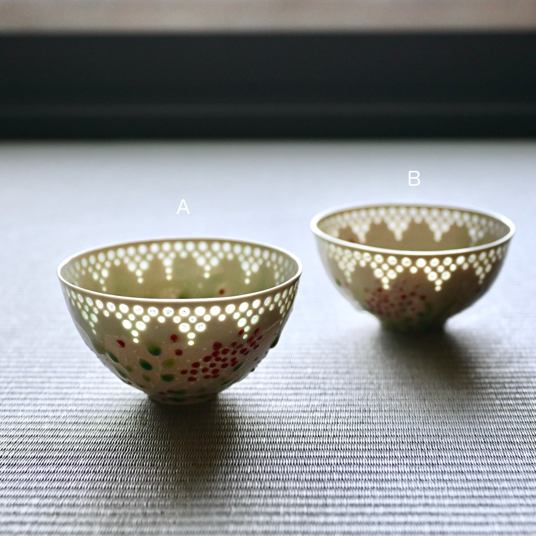 24.水辺のナンテン蛍手茶碗 (B) | 陶工房 みかガマ ＊ のぐちみか