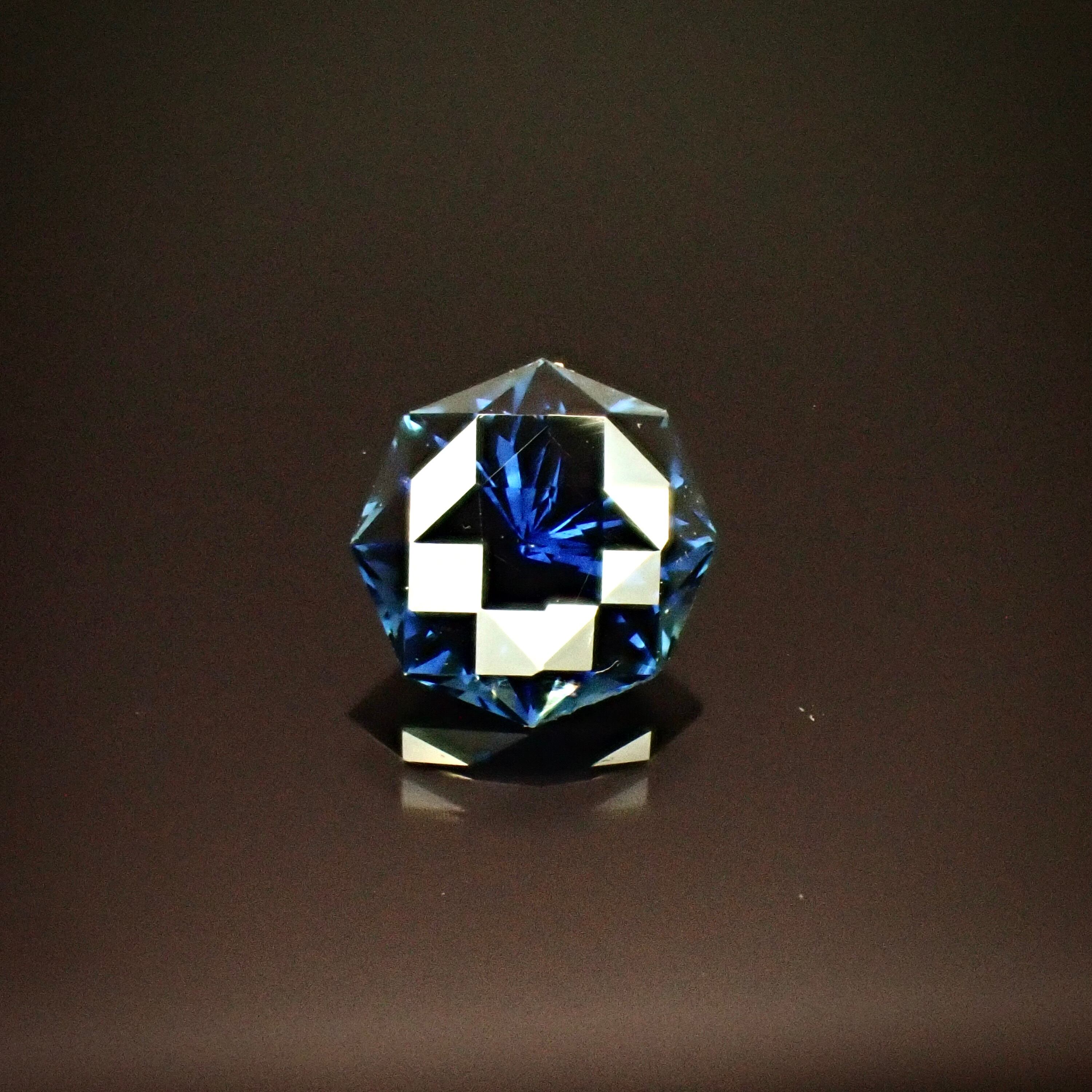 【Original Cut】繊細に煌めくスターローズカット 0.62ct 天然ブルーサファイア