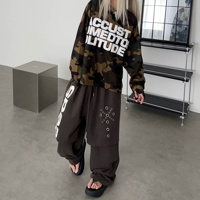 フェイクレイヤードロゴアイレットボリュームスウェットパンツ 1col R02816