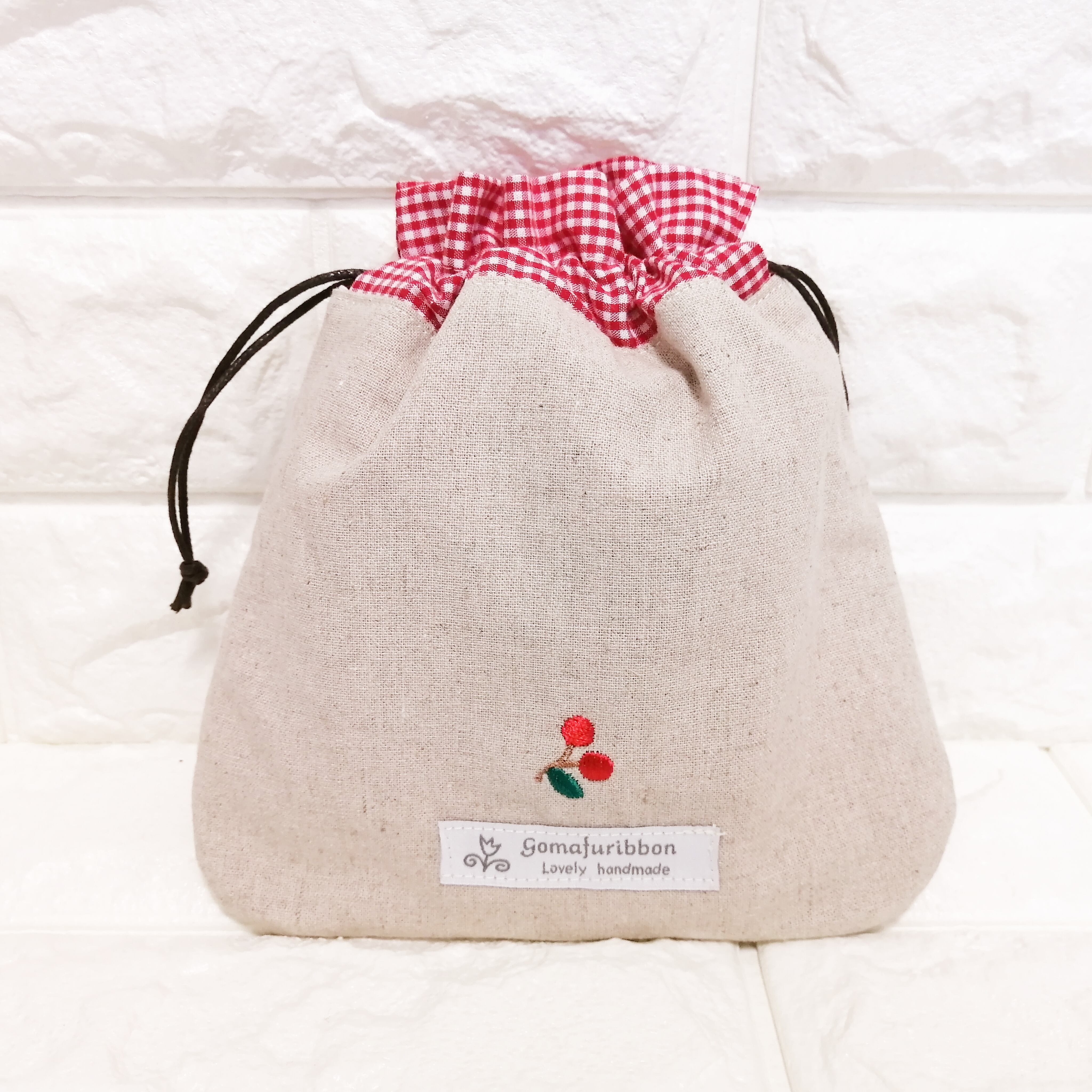 刺繍リネンの巾着ポーチ さくらんぼ 赤色ギンガム小