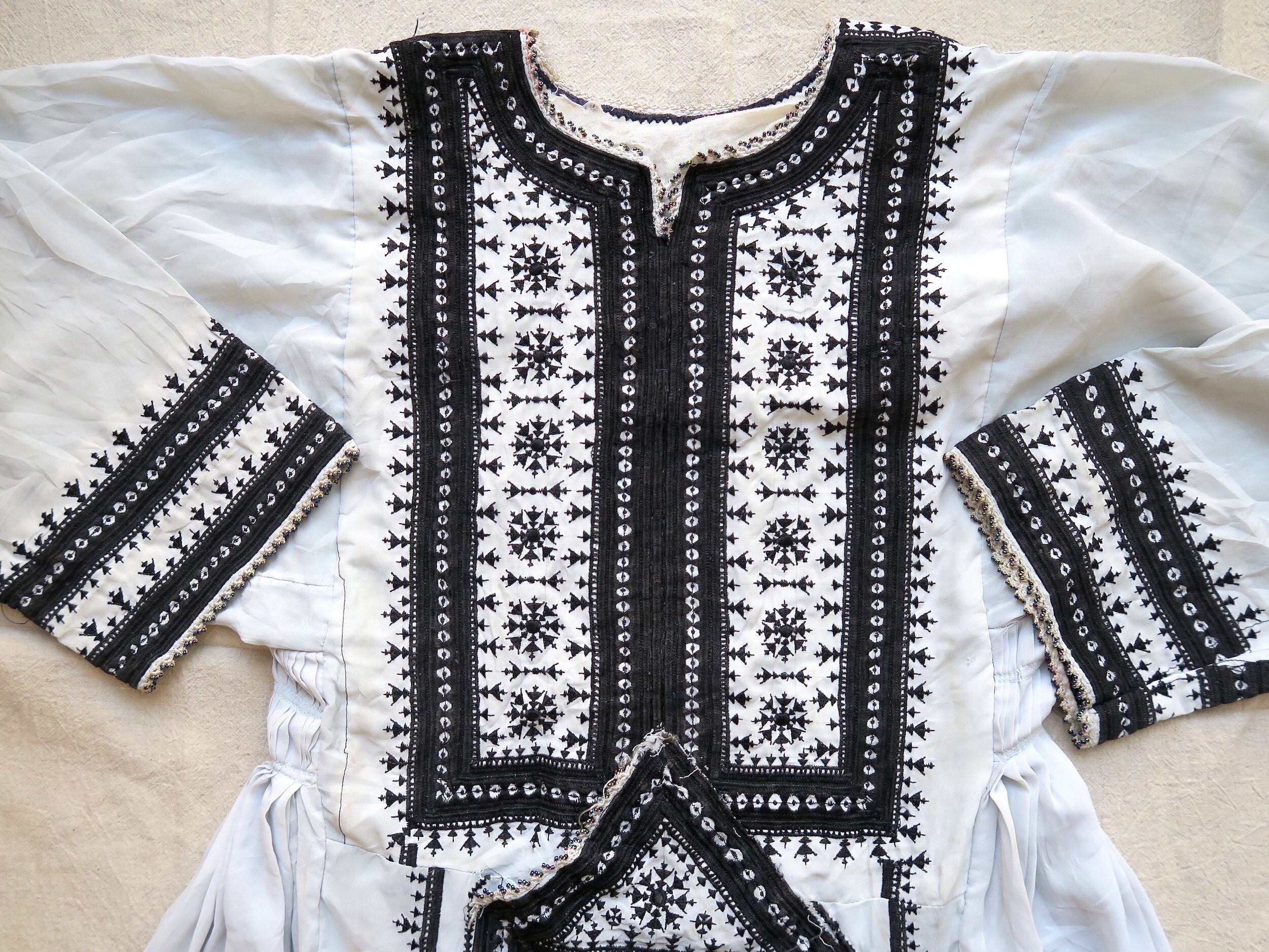 バロチスタンドレス(ホワイト/パウダーブルー)