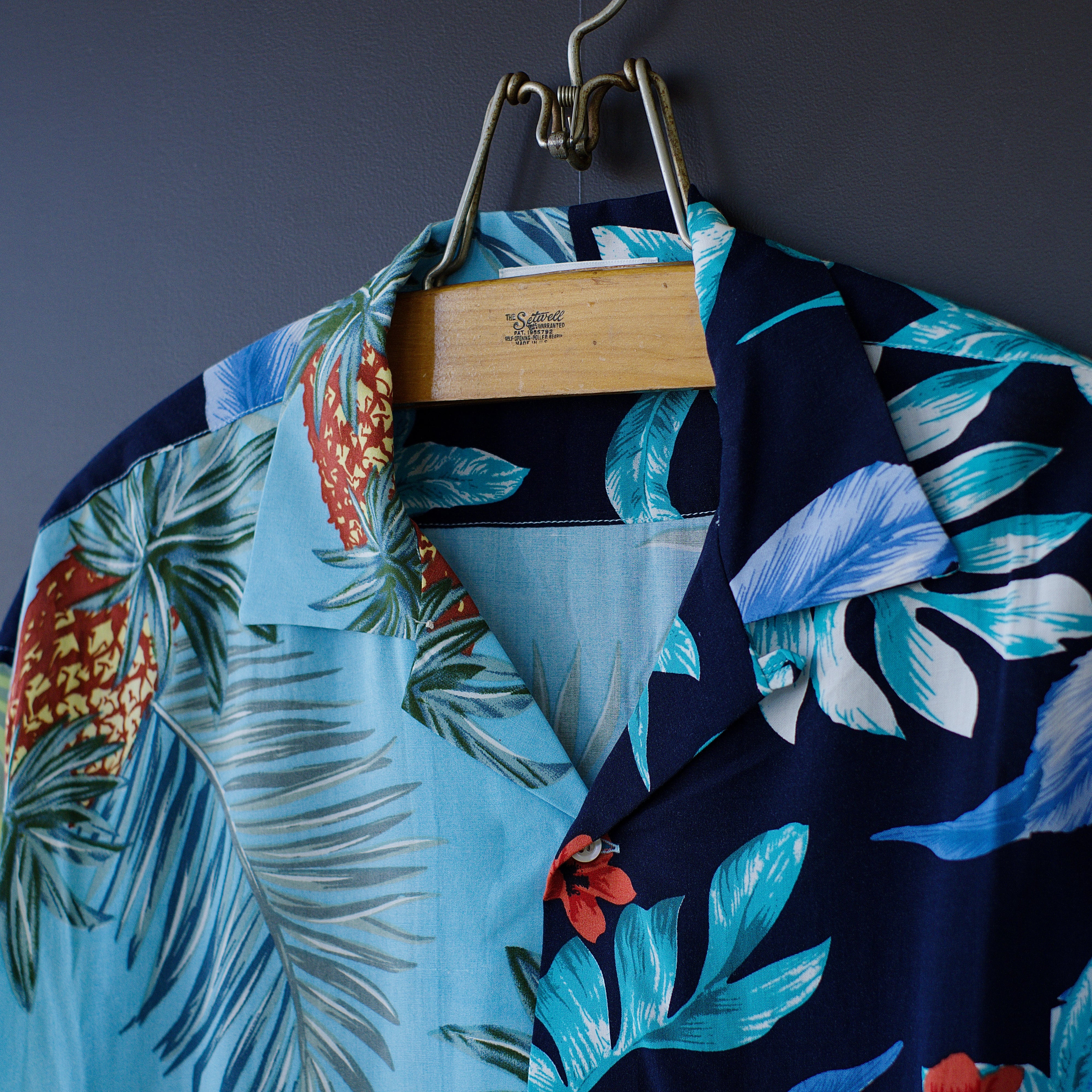 Universal Style Wear】crazy pattern rayon aloha shirt dros dro
