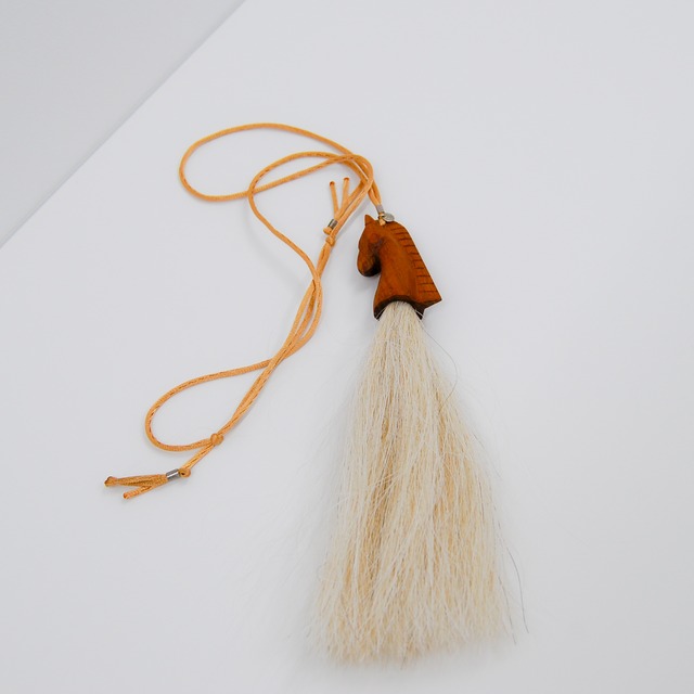 KÄSI｜horse tassel necklace（color: white）