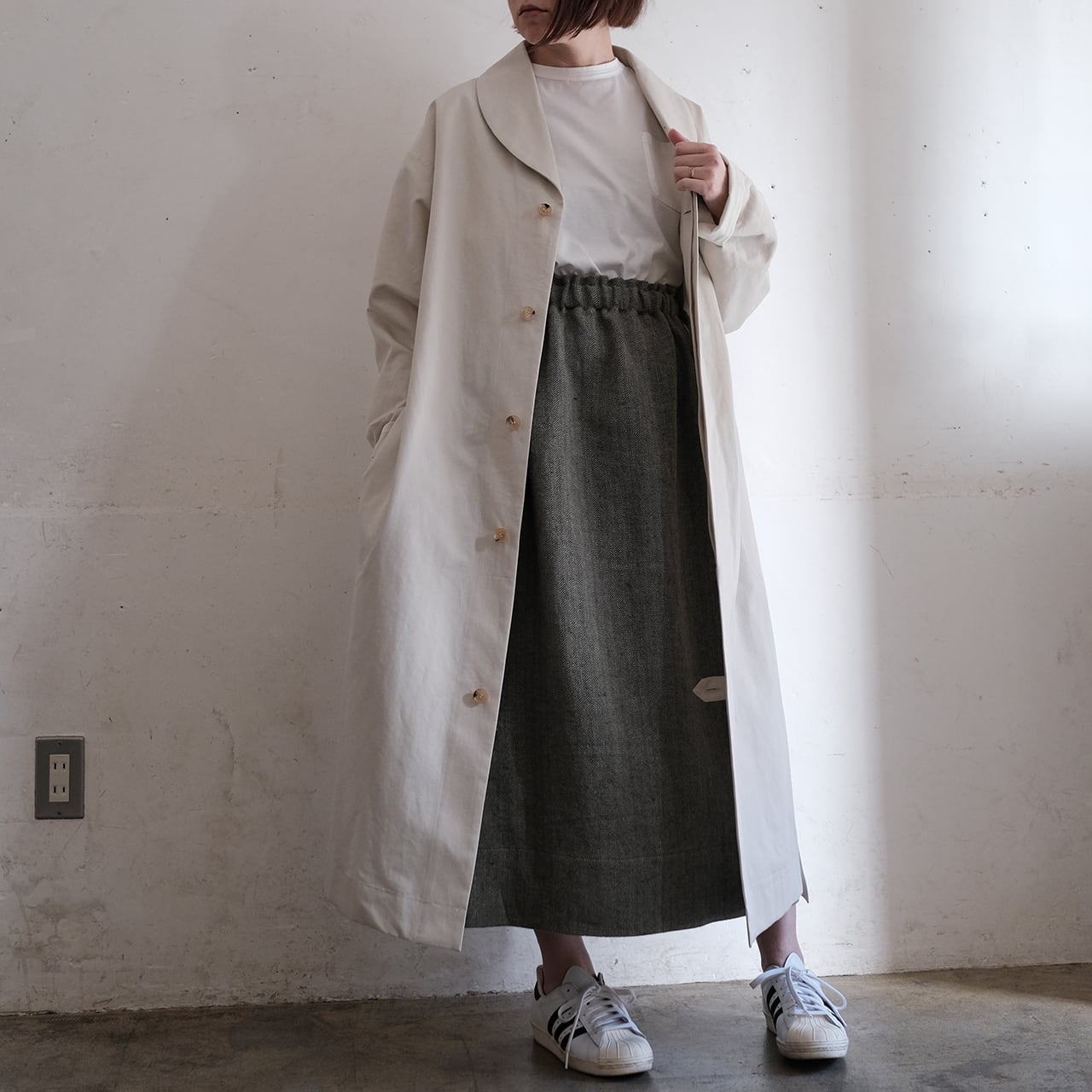 one side slit long skirt／herringbone linen〈gray×olive〉 | SALUÉ