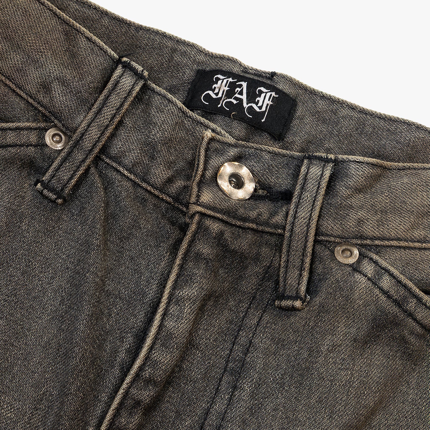 UNEEK BASEMNT - Discover independent style.