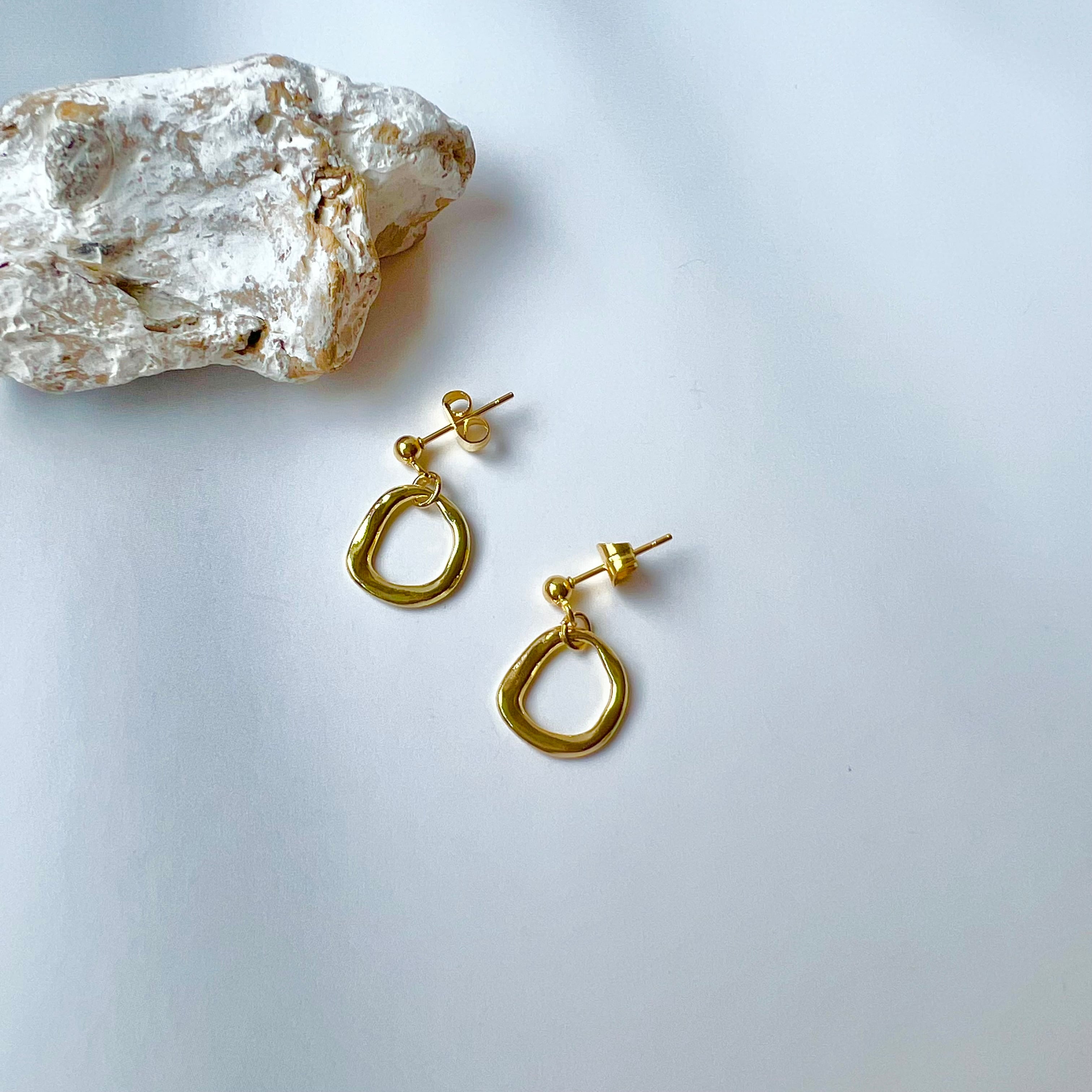 TVドラマ着用// ラフミニフープピアス・イヤリング | Handmade