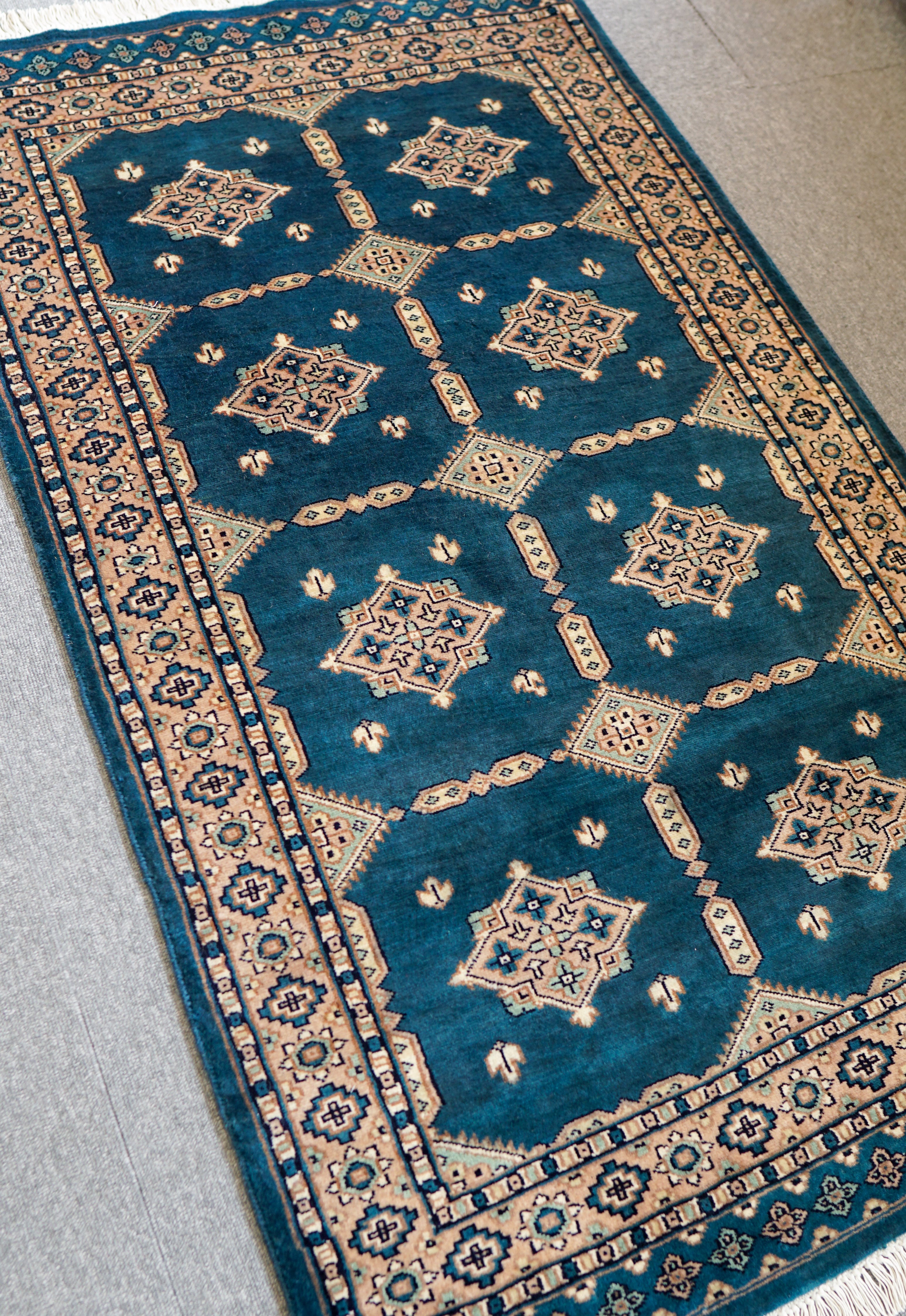 133×80cm【パキスタン手織り絨毯】 | Decorworks