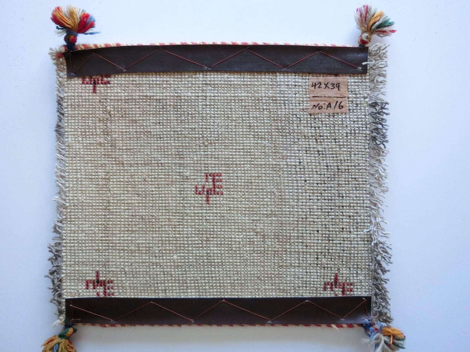 ペルシャ カーペット 43x38cm ギャッべ 座布団 手織り ペルシャ産 手織りギャッベ【座布団サイズ】A16 | Heris Carpet ヘリス