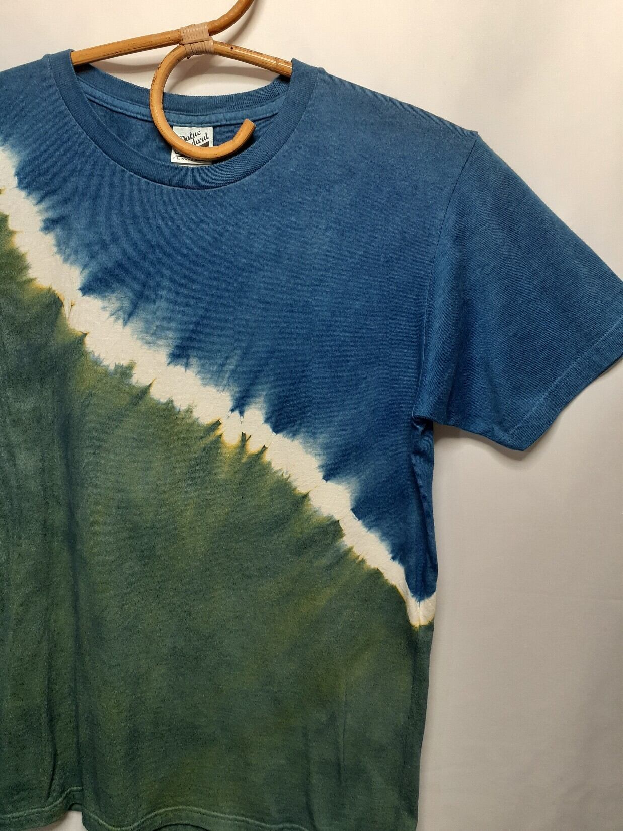 手染めのTシャツ(藍染&ベンガラ染)
