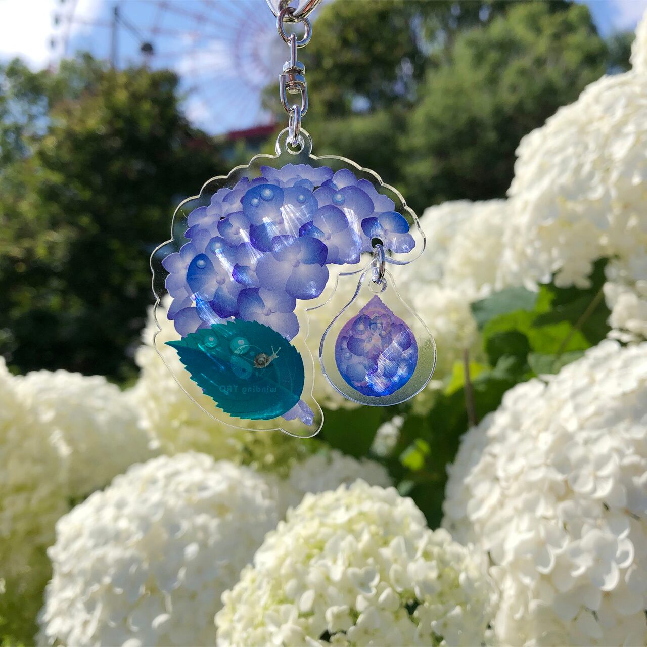 紫陽花と聖観音］仏像 ゆらゆら キーホルダー（青） | 【くねくね道