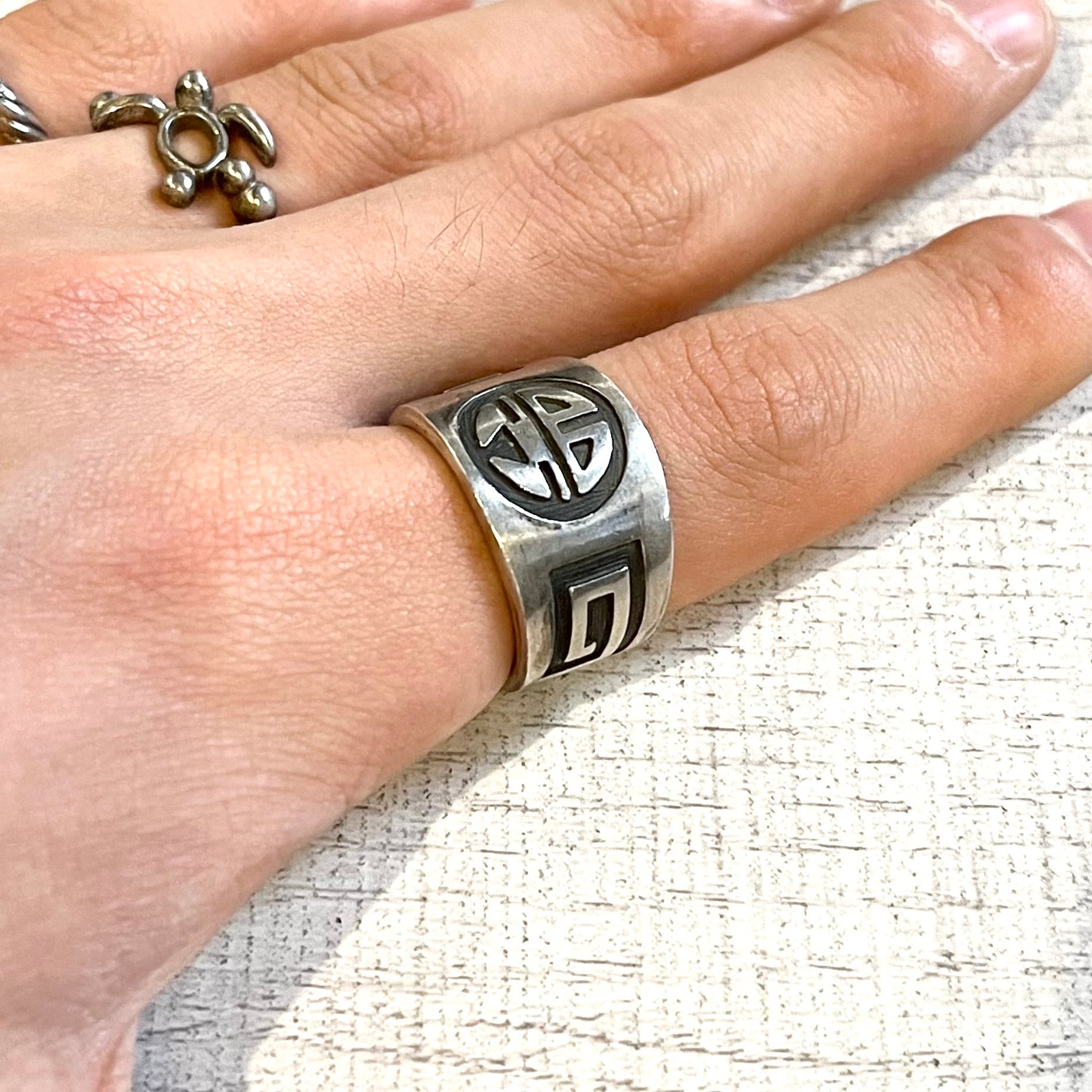 TRIBAL ENGRAVED RING-SILVER925-トライバルリング TRIBAL EMBLEM ENGRAVED RING -SILVER925- トライバルリング