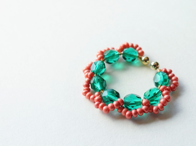 ＜Rollo～イロヅクビジュー～＞イヤーカフ『coral Orange×emerald』