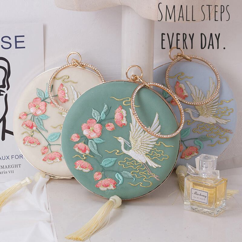 美品 サークル刺繍チャイナ風バッグ 手作りバッグ パーティーバッグ 結婚式バッグ 手持ちショルダー クラッチバッグ チェーンバッグ 宴会 二次会 女子会 チャイナドレスバッグ 唐装バッグ 漢服バッグ チャイナ風服 プレゼント ブルー ベージュ グリーン Dresszone