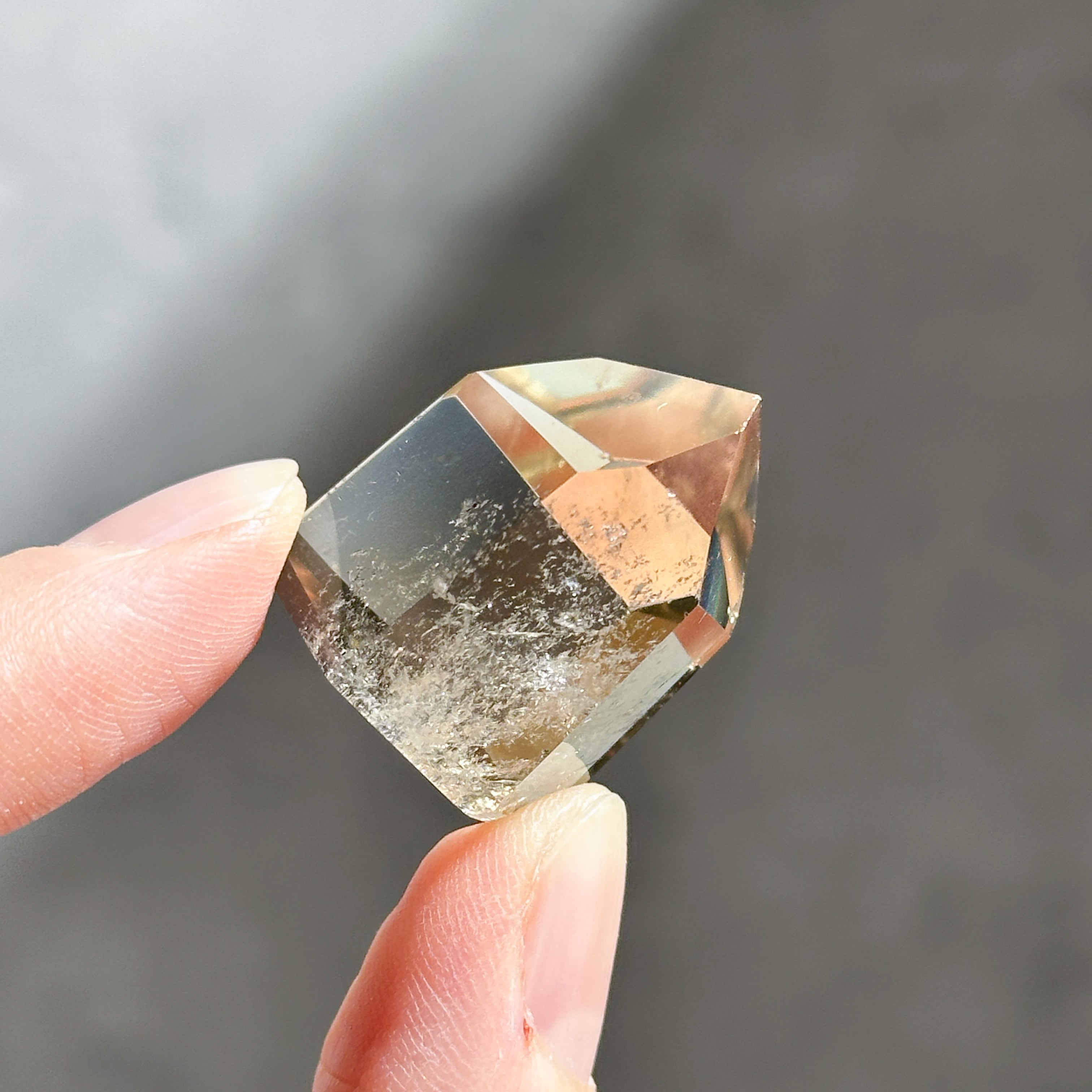 天然シトリン観音像 観音菩薩（観世音菩薩・観自在菩薩） シトリン 12.5cm｜大阪の仏像通販