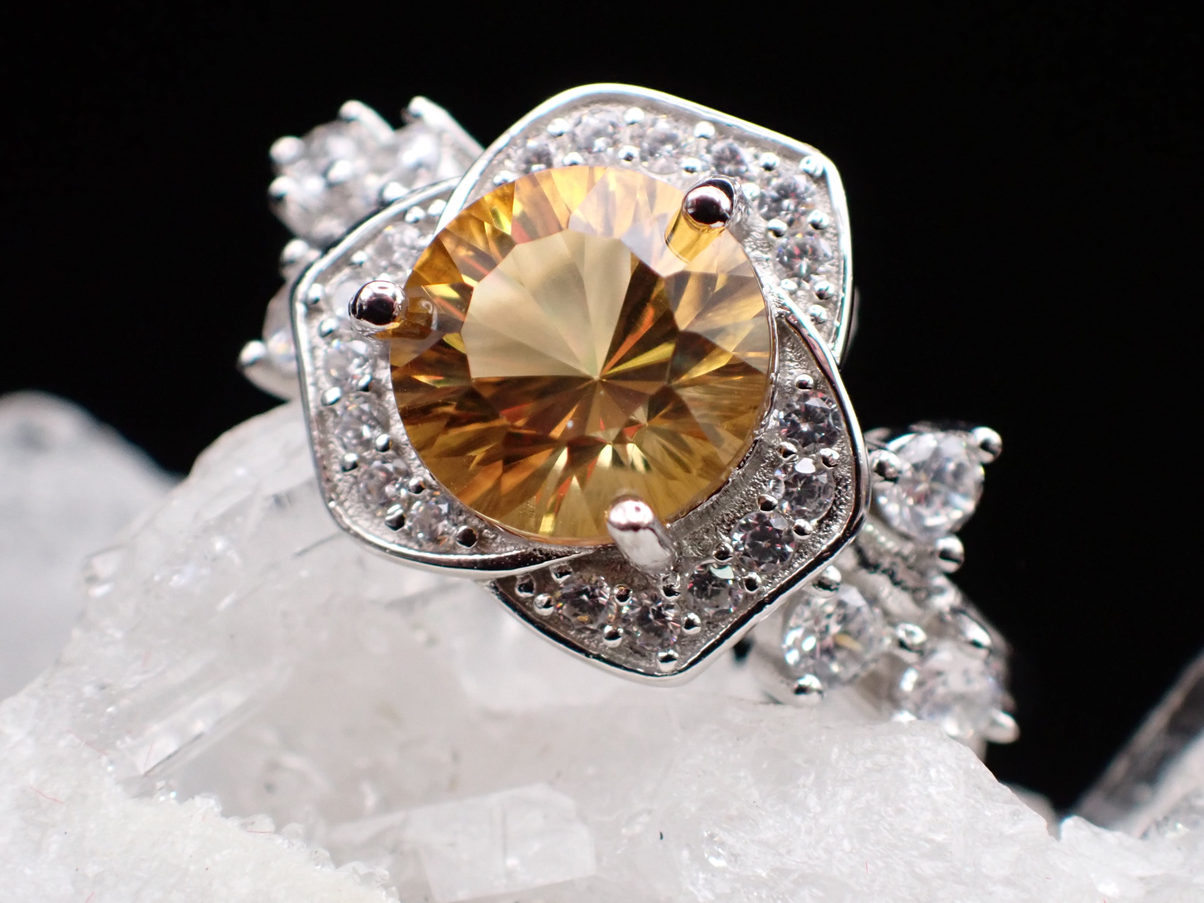 小さな宝石店 R.made（あーるめいど）