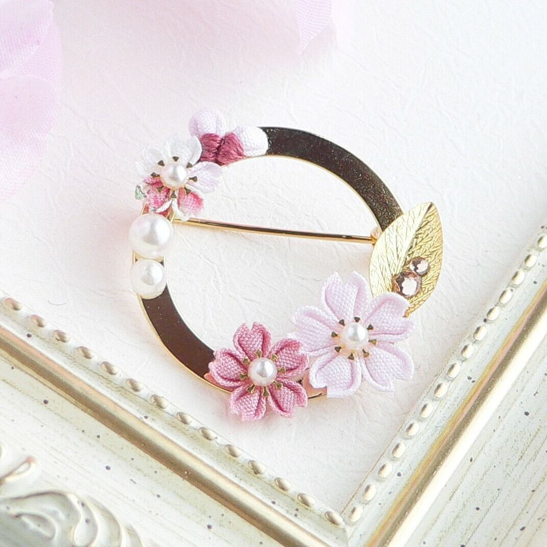 つまみ細工 桜のリングブローチ 】---- フラワー/誕生日/記念日