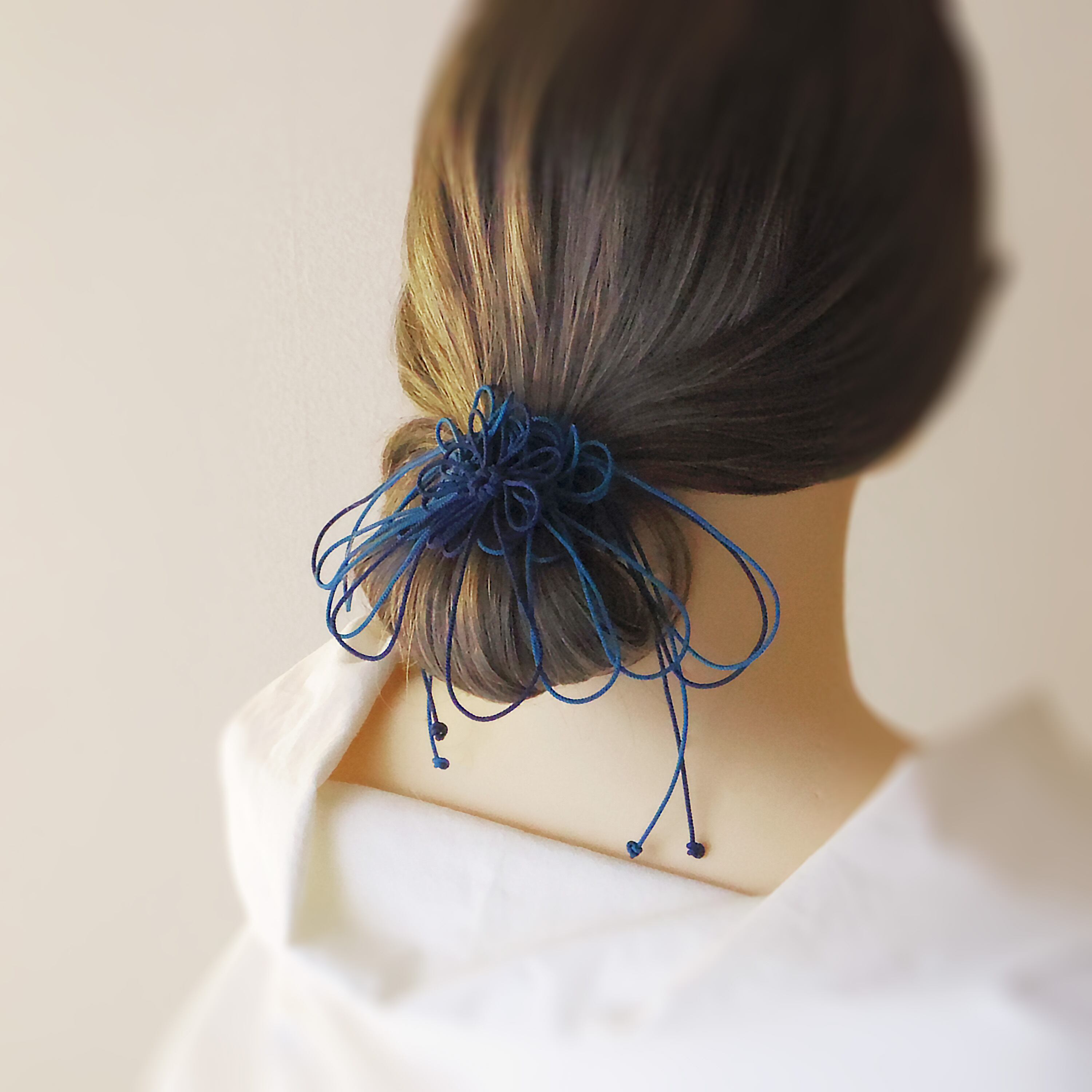 飾り結びヘアゴム「其ノ言ニ時」(濃青×淡青)|着物・浴衣に簡単アレンジで和装ヘア