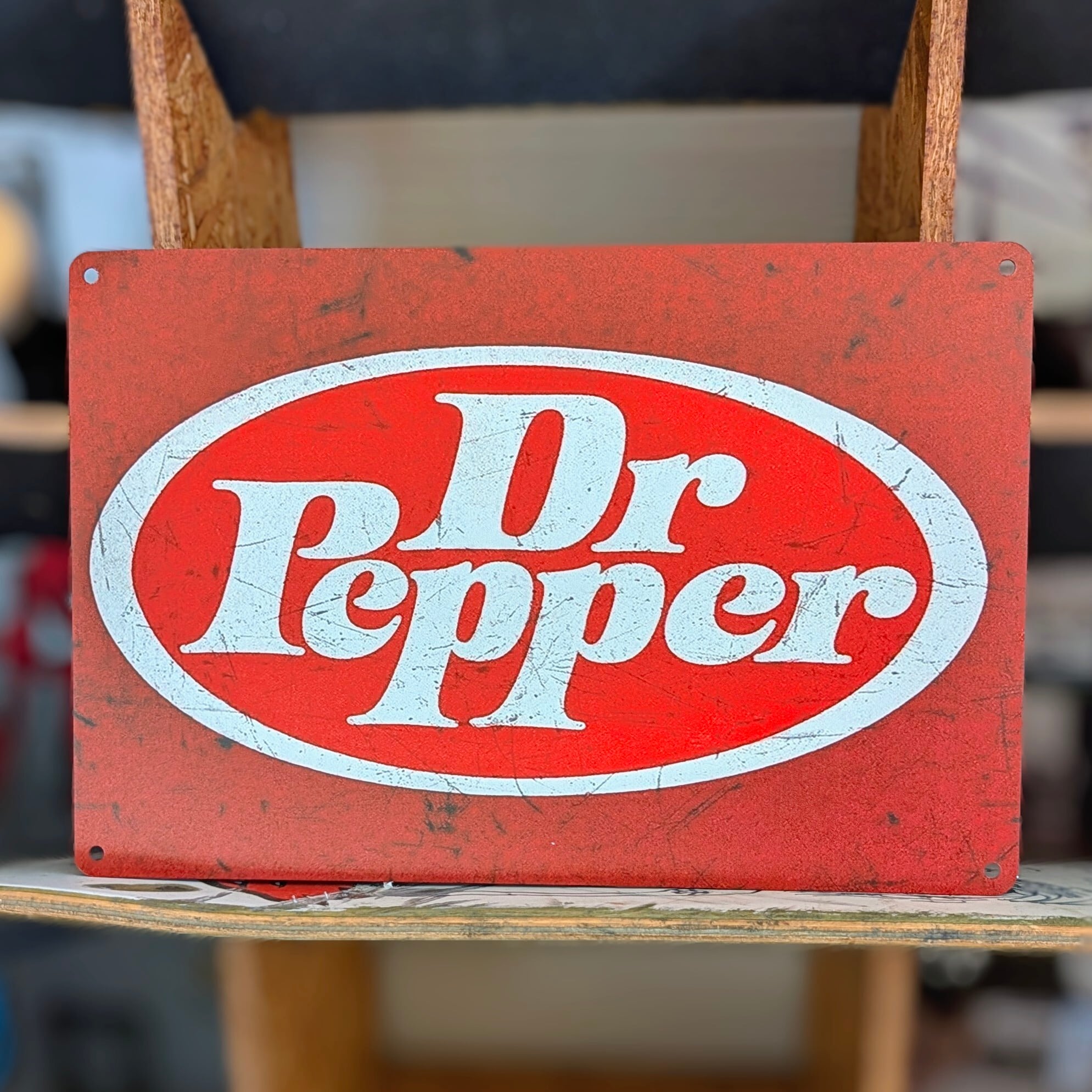 送料無料!ちょうどいいブリキ看板【 Dr.Pepper ( ドクター・ペッパー ) 】 METAL SIGN / メタルサイン / ブリキ看板 / サインボード / ビンテージ加工〚アメリカン雑貨 アメトイ〛
