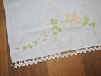 縁編みとイエロー花刺繍のマット(破れあり) 画像3