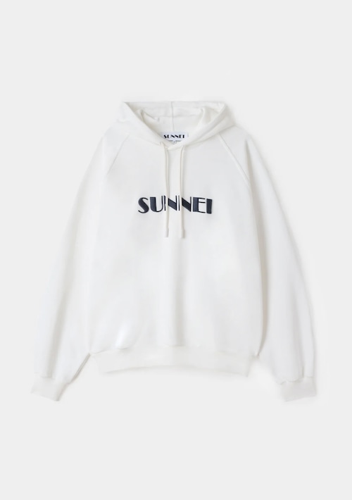 『SUNNEI』EMBROIDERED HOODIE / white