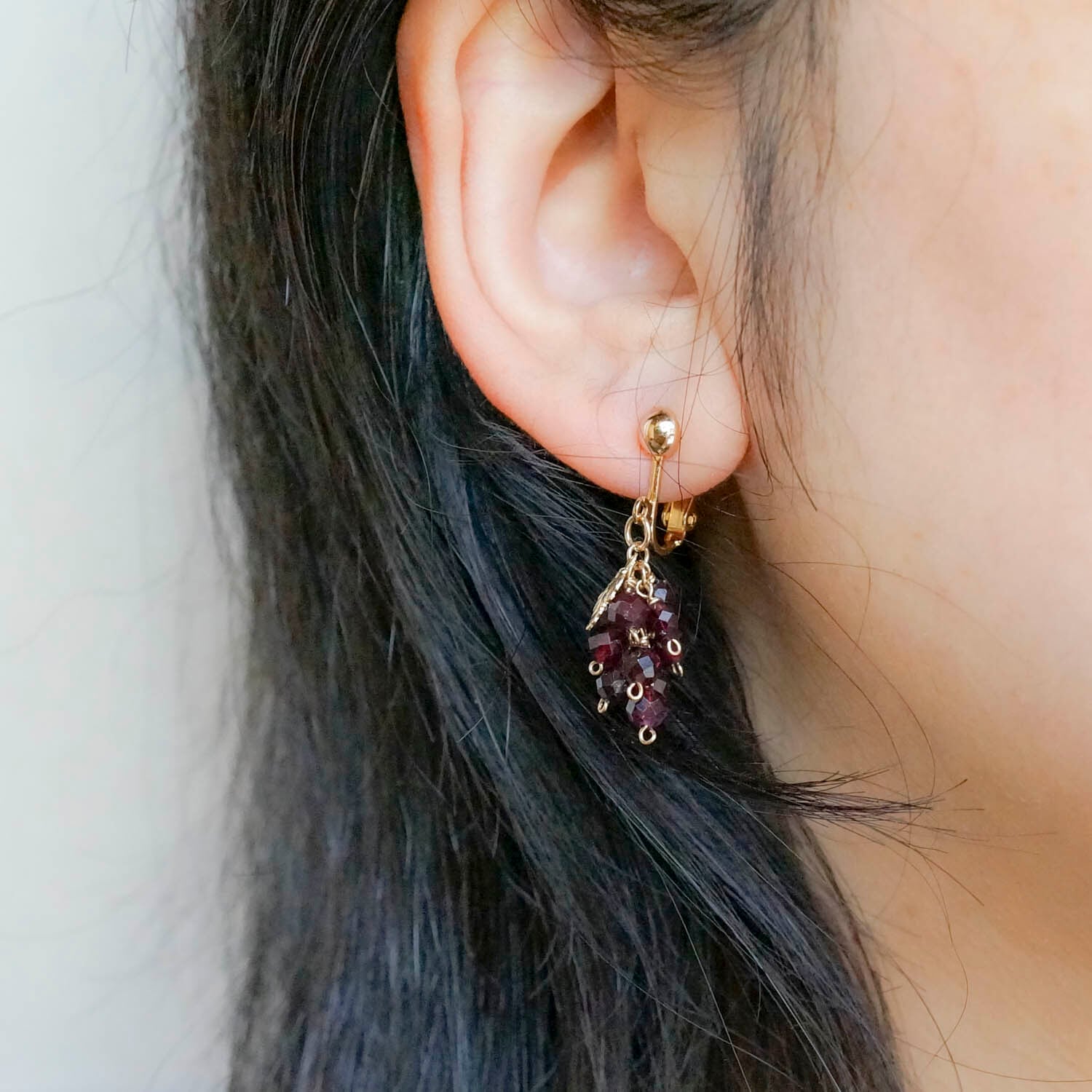 14kgfブラックMOPダリアカービングピアス/イヤリング 14kgfブラックMOPダリアカービングピアス/イヤリング