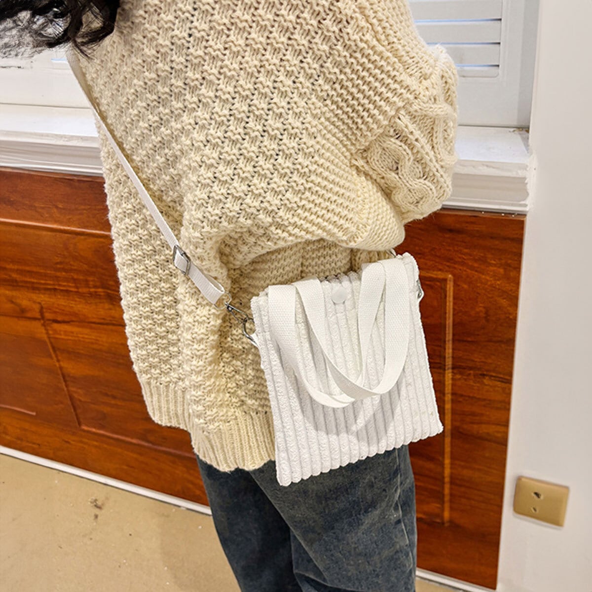 ミニバッグ コーデュロイ スマホポーチ レディース 秋冬 韓国 小さめ バッグ 大人 かわいい おしゃれ きれいめ カジュアル スクエアバッグ 軽量 肩掛け 斜め掛け 大人可愛い 大人女子