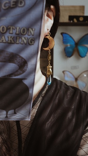 夜空の鉱石 片耳飾り【星屑即納品】