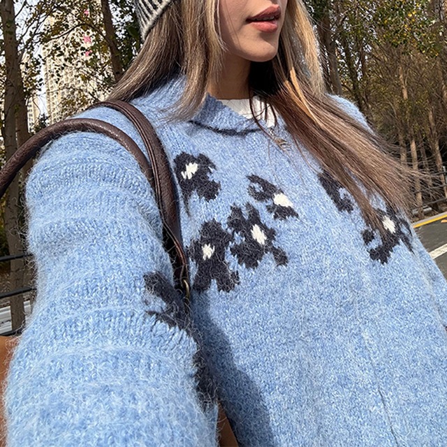 フラワーインターシャジップニット   R01113