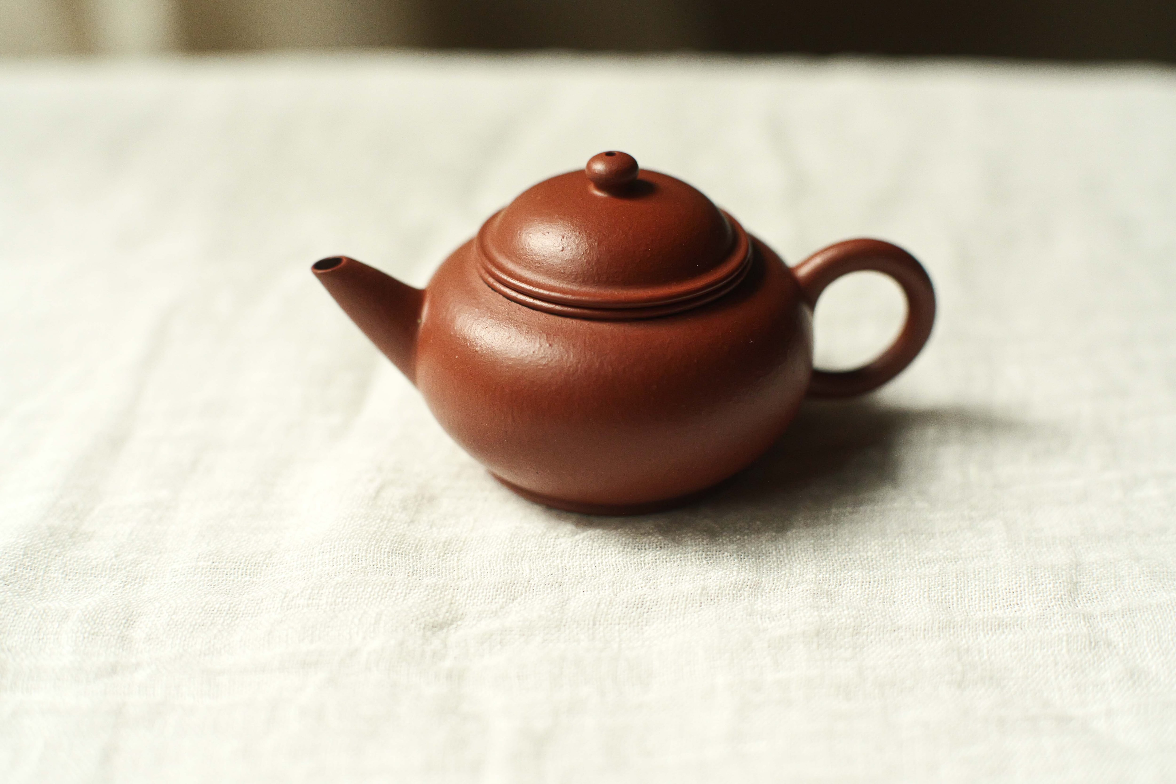 ヴィンテージ 宜興紫砂壺「水平」乙（約60cc）・朱泥 | 北白川糕糰店