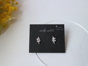 s925 小さなリーフシルバーピアス