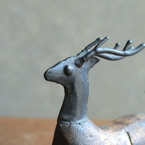 木製 鹿 オブジェ ヴィンテージ 置物｜静かな佇まいと木肌の質感が魅力の動物モチーフ 2