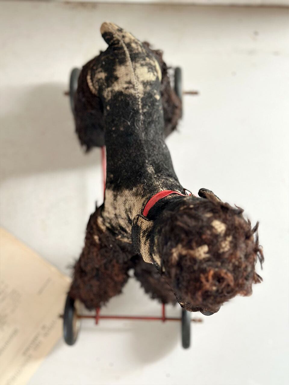 車輪付き 黒プードルのぬいぐるみ | Brocante de La Cocotte