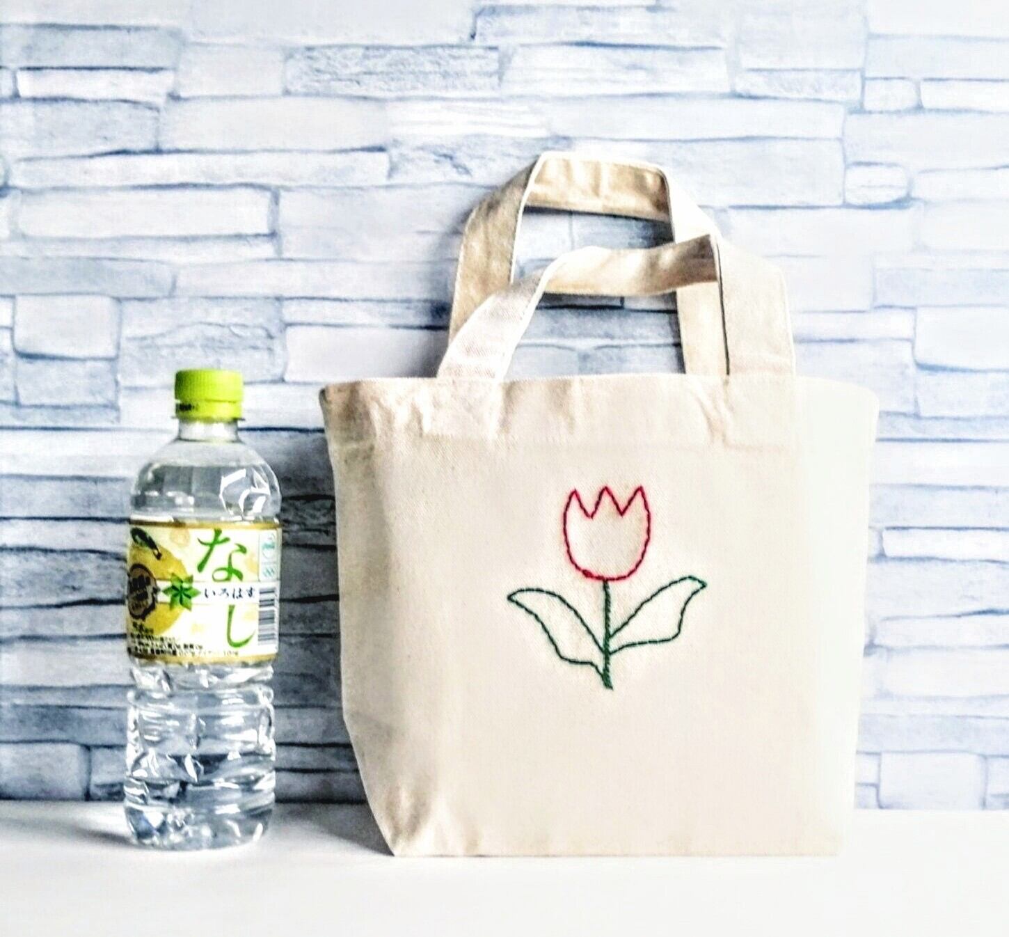 チューリップの刺繍 ミニトートバッグ マチ付き S 生成り 帆布