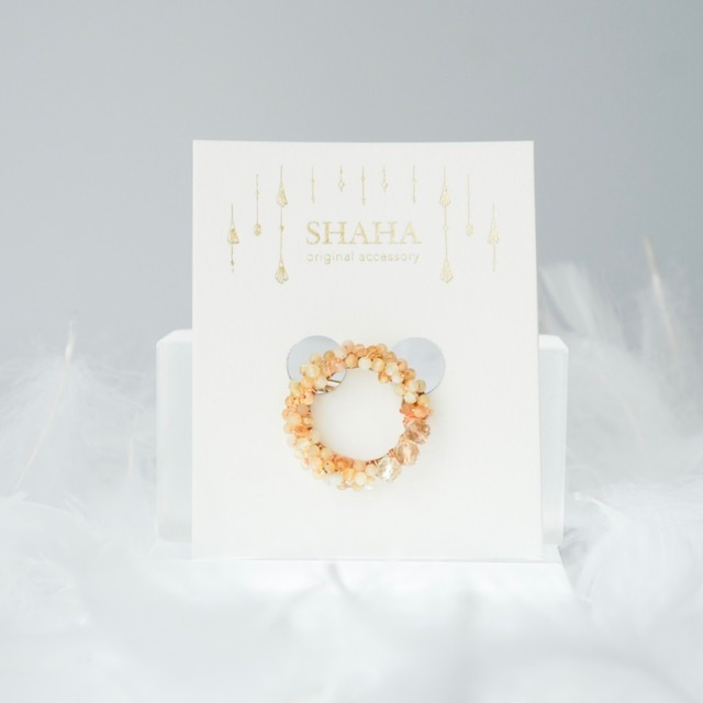 首元、華やか笑顔になれる　小さなひまわり　天然石ブローチ　母の日におすすめ