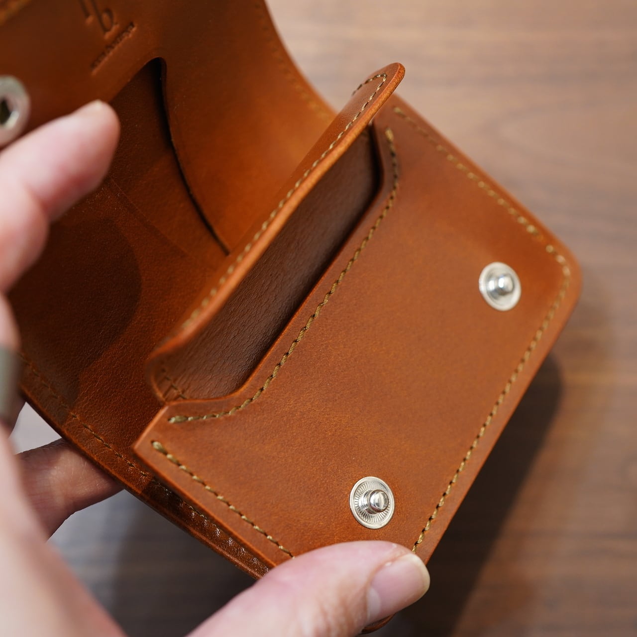 acca bottega Falce ギャルソンミニ財布 サドルプルアップ キャメル 