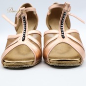 社交ダンス 衣装 ラテン シューズ 21 1/2サイズ WIDE ピンク系 セキネ SEKINE 靴 くつ ヒール レディース 光沢 上品 明るい ピンクゴールド ラインストーン キラキラ ダンスシューズ ダンス衣装 イベント レッスン ステージ パーティー