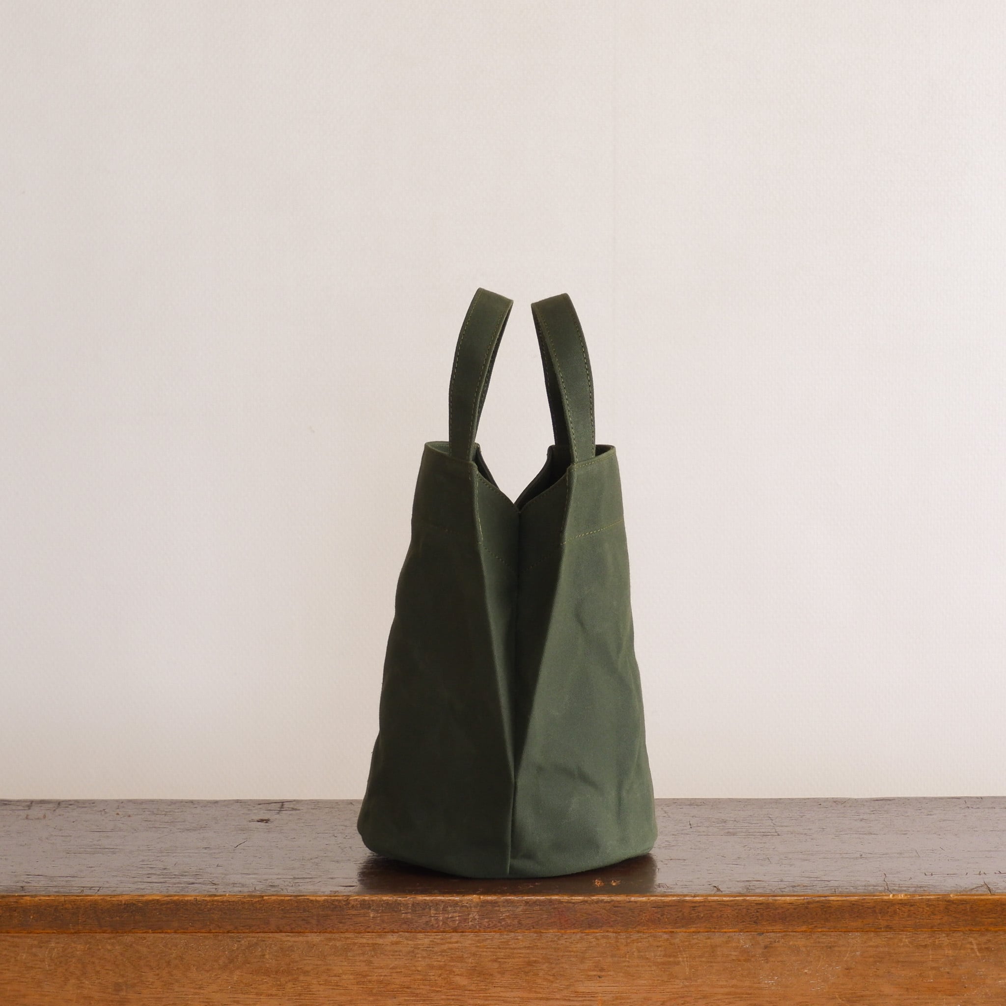 丸底プランプトート オリーブドラブ / 10号パラフィン帆布 | aoya bags