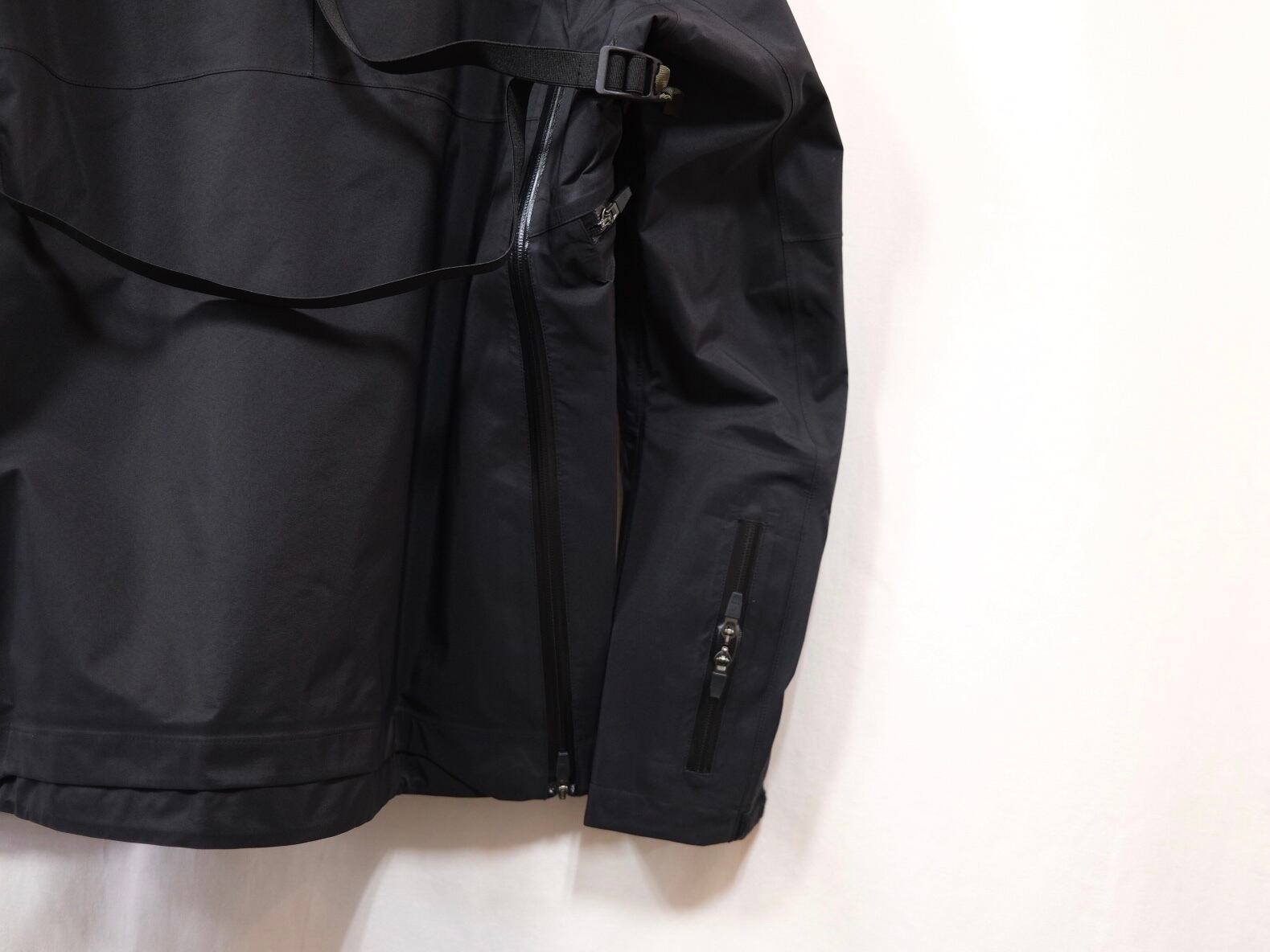 ACRONYM”J1B-GT 3L GORE-TEX PRO INTEROPS JACKET BLACK” | Lapel