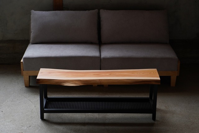 鮮やかカラーの欅　一枚板ローテーブル