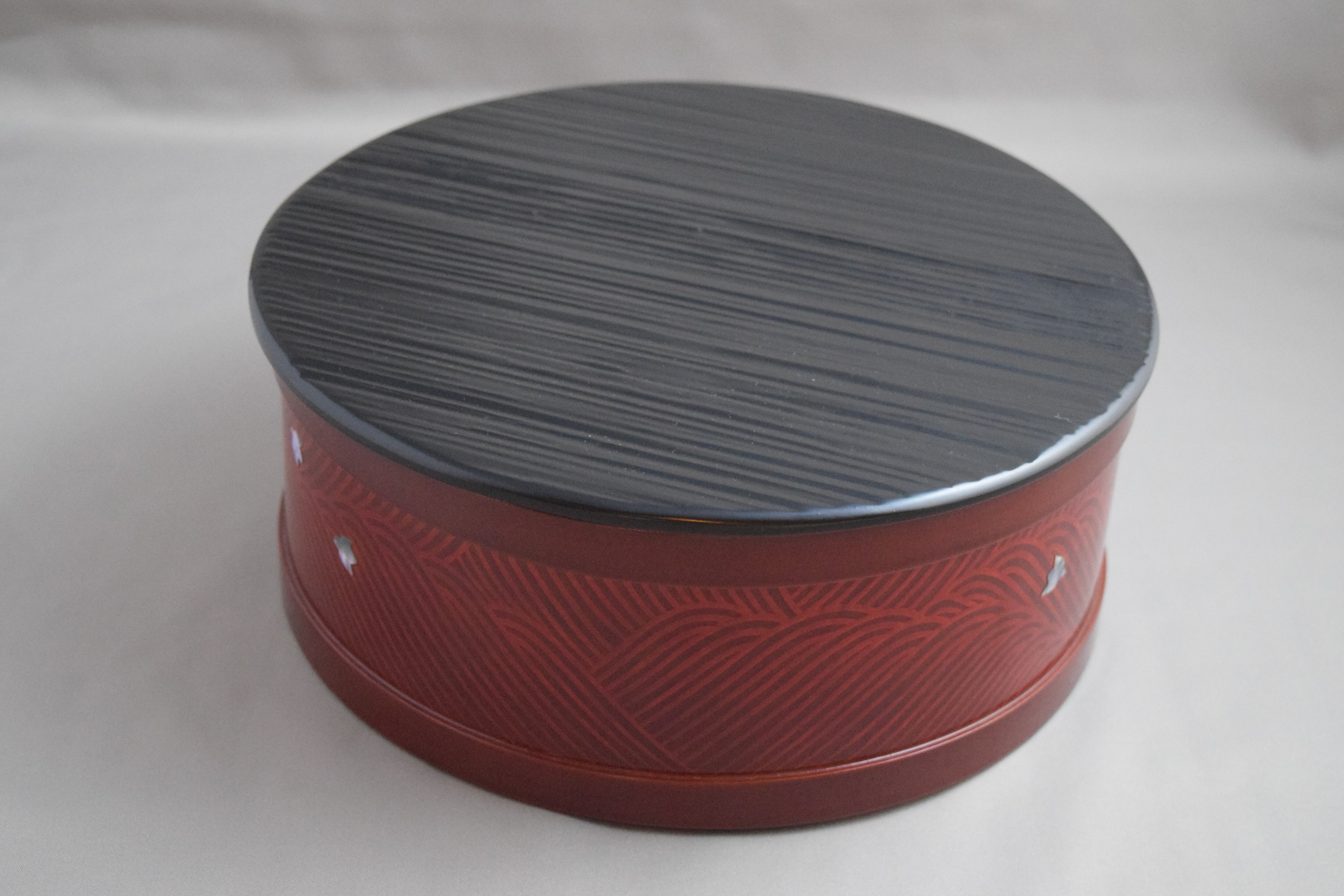 黒摺り上げ 角食籠 波蒔絵 上杉満樹 作 | 上杉満樹工房