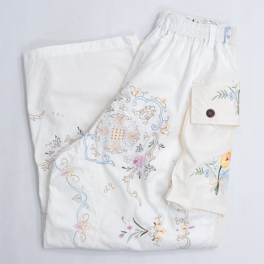 Remakeリメイク 再構築 パッチワーク&フラワー刺繍 デザイン ワイドシルエット コットン カーゴパンツ バギー ホワイト古着 裏地付き レディースW72~88cm