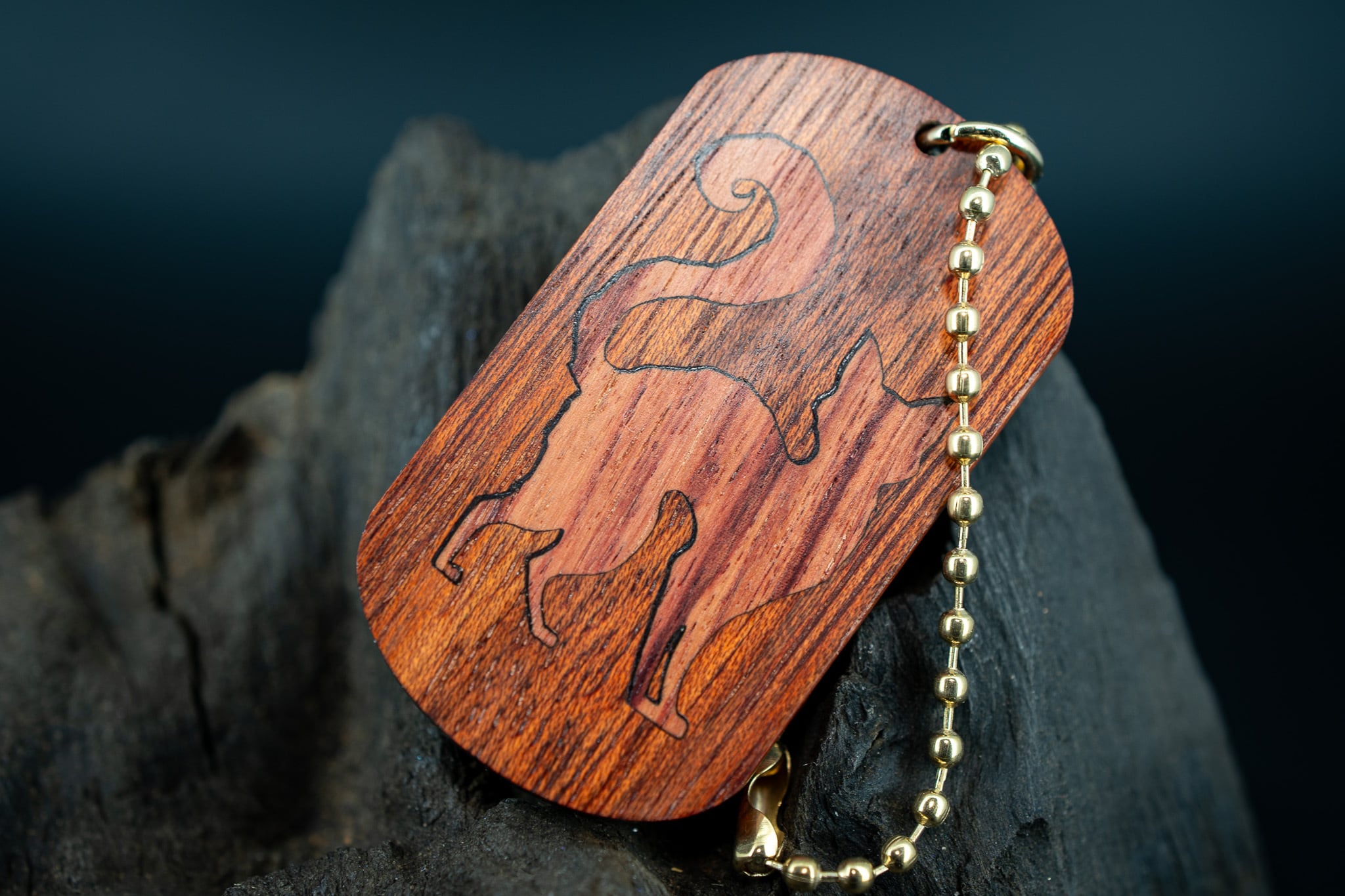 【ブラッドウッド】 サティーネ ドッグタグ 象嵌 探る視線