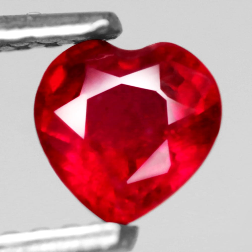 圧巻の大粒結晶 マダガスカル産 ルビー 227g 93mm 鉱物標本 マダガスカル産クォーツ標本（日本式双晶）｜マライカ公式通販