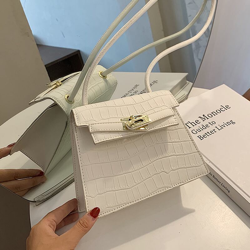 夏のスモールバッグレディースバッグ2020トレンディなシンプルなショルダーメッセンジャーバッグネットレッドオールマッチスモールスクエアバッグ Tiancai_Wing_Bag3827211