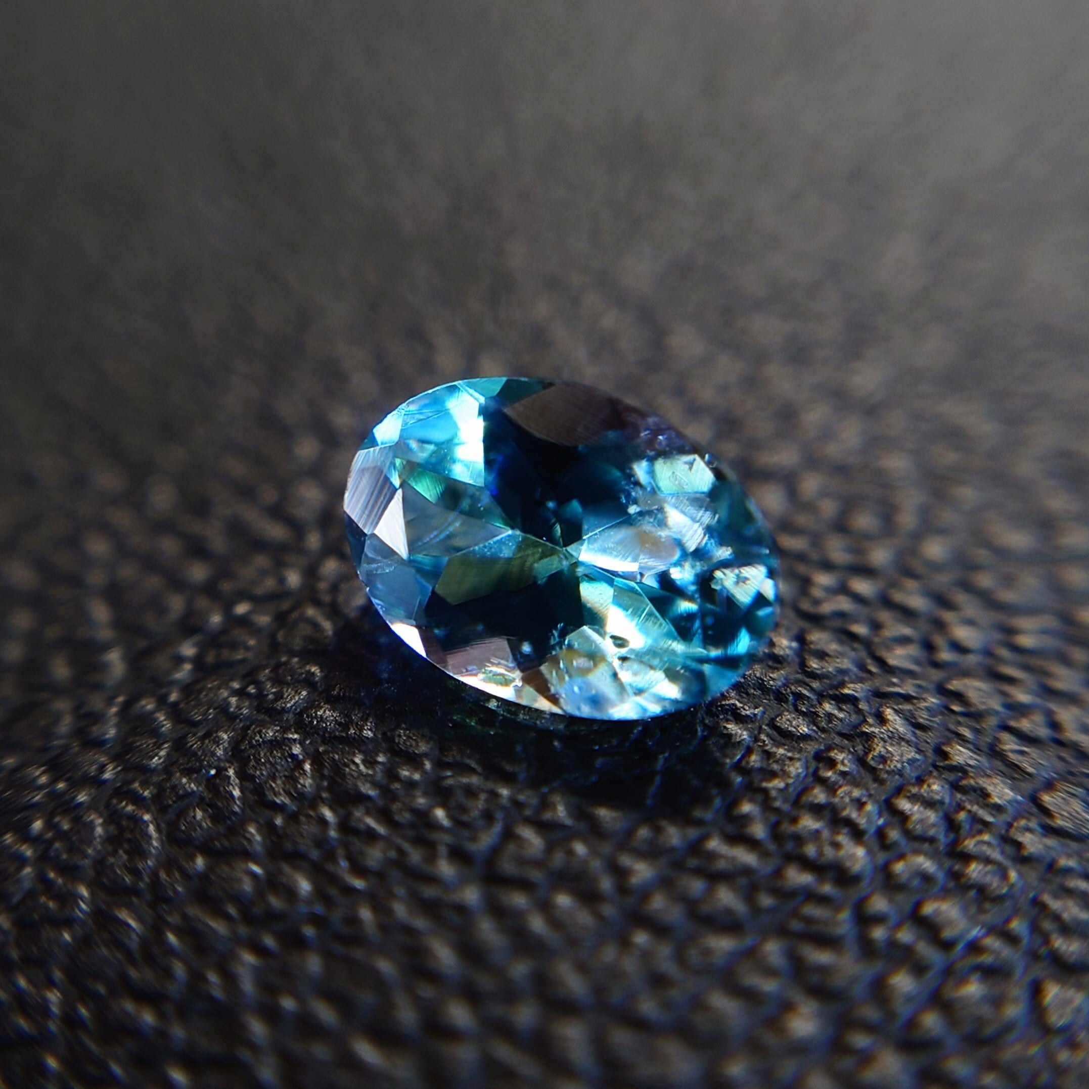希少 Blue Kornerupine 0.375ct Cr/Fe/V 日独成分分析済ソ付 ルース