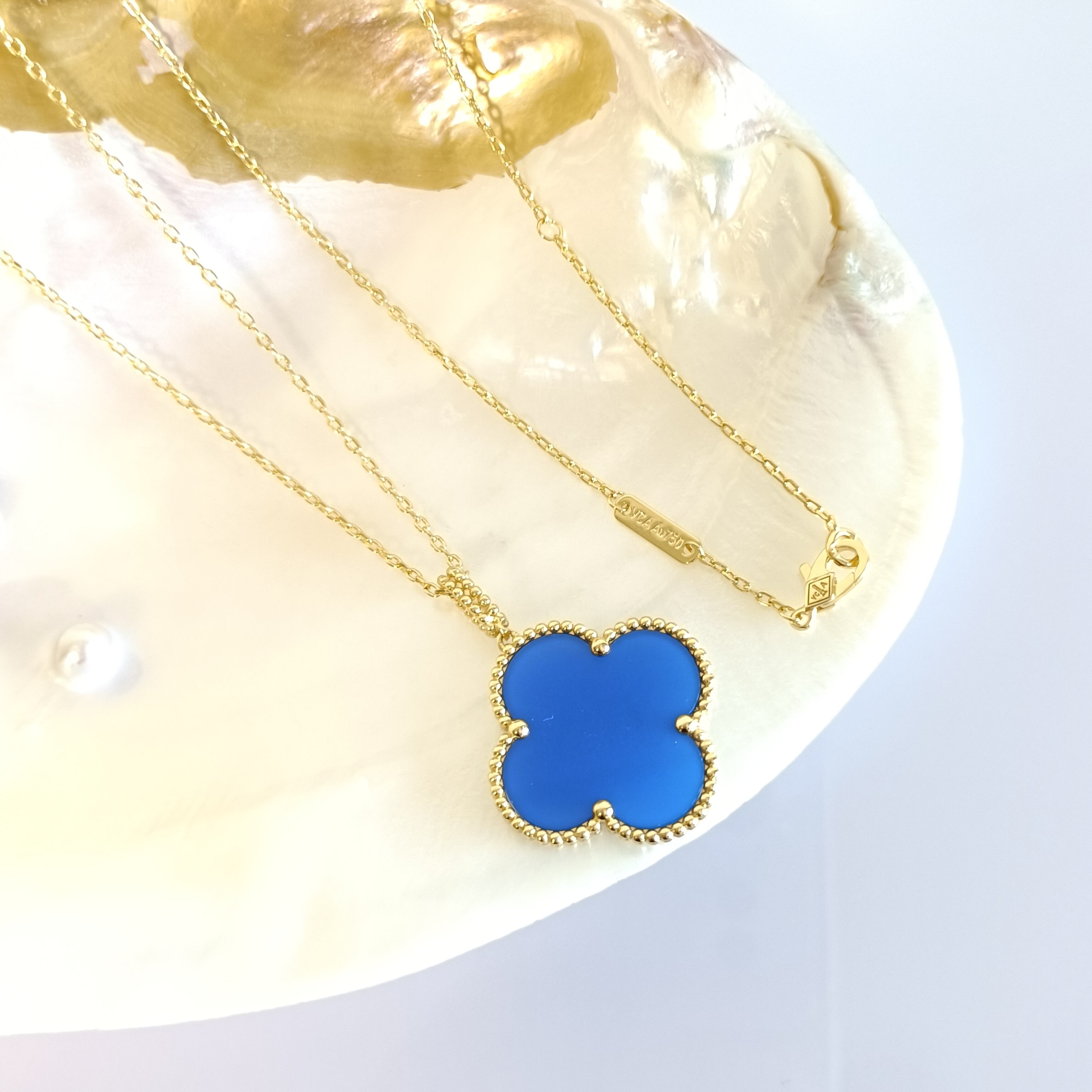 ブルーアゲート イエローゴールド クローバーロングネックレス 26mm
