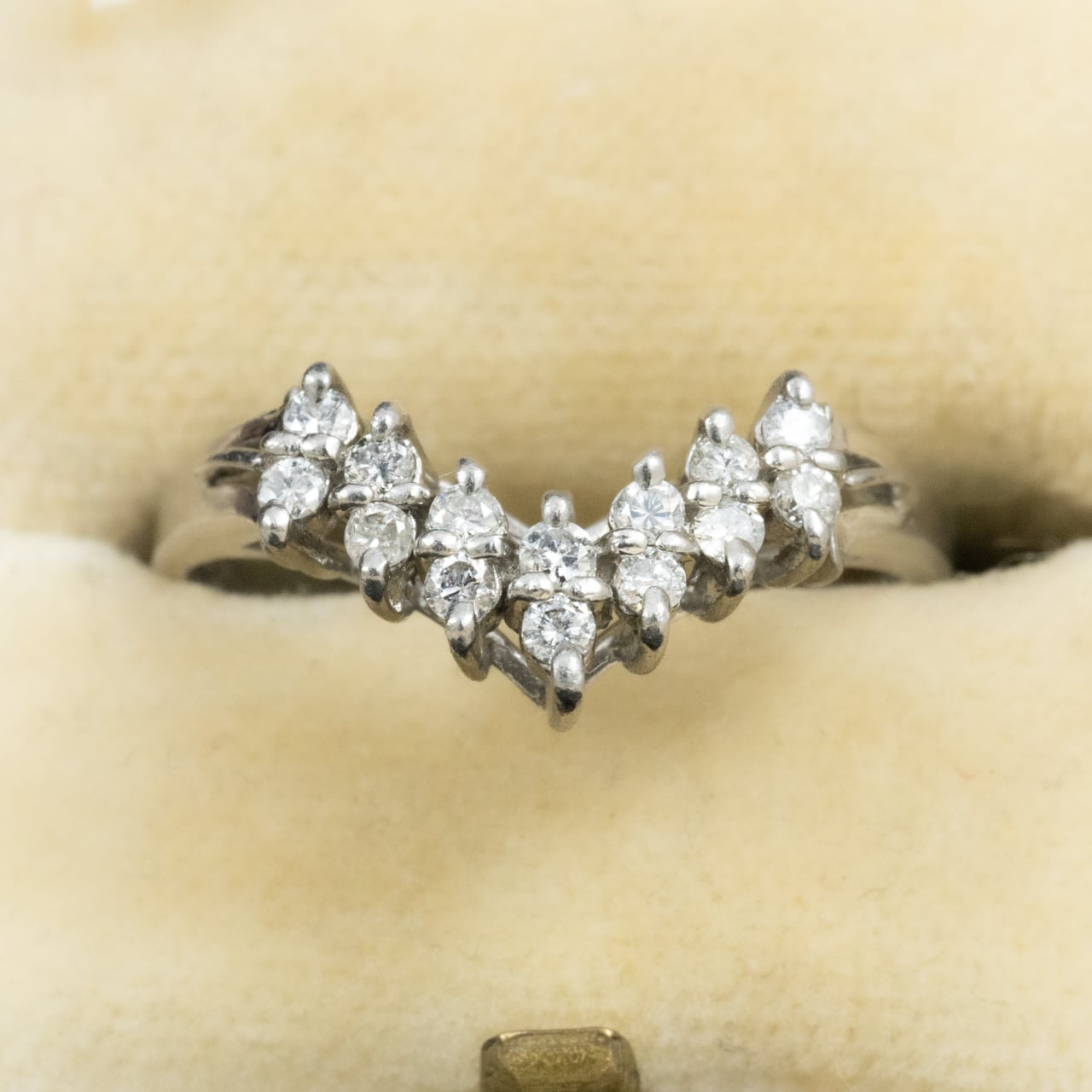 日本の作品】昭和レトロ ヴィンテージジュエリー V字 デザイン リング