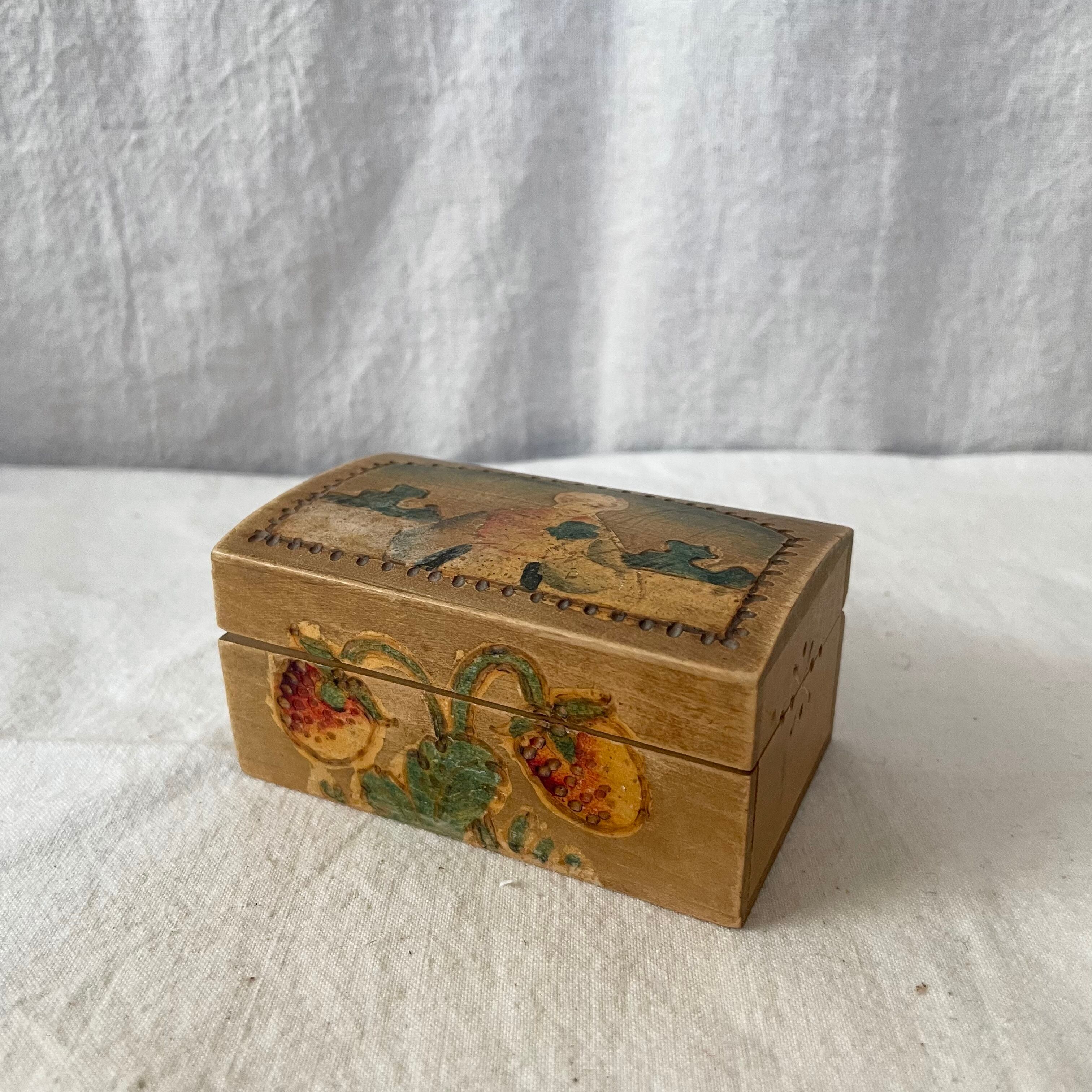 模様の入った小さな木箱 | tsuitachi craft&brocante